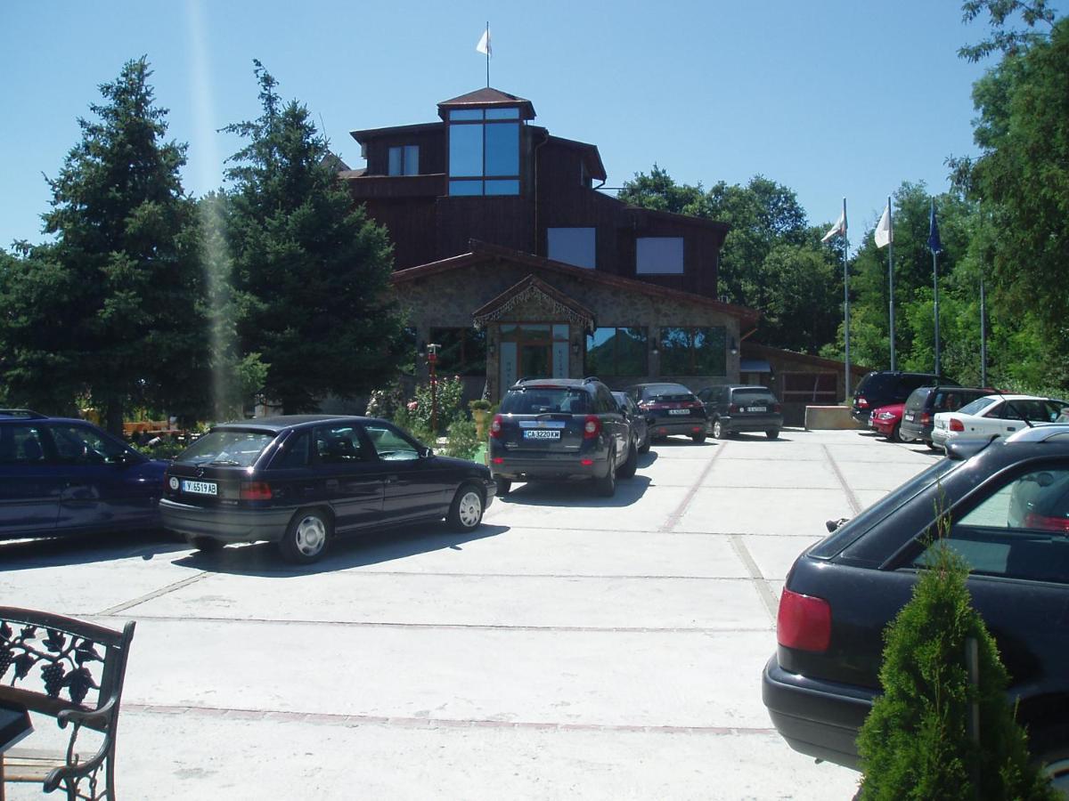 Хотел Галина Палас Srem Exterior foto