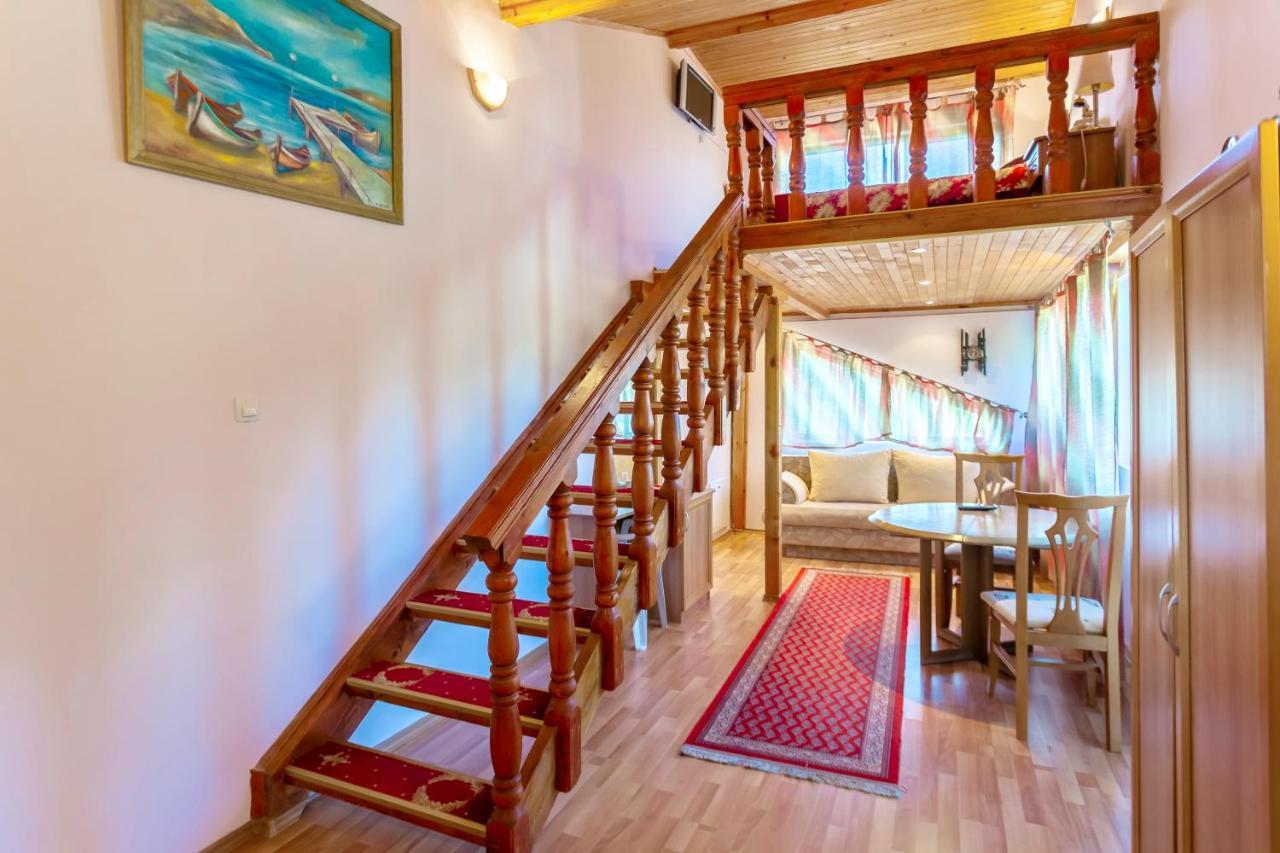 Хотел Галина Палас Srem Exterior foto