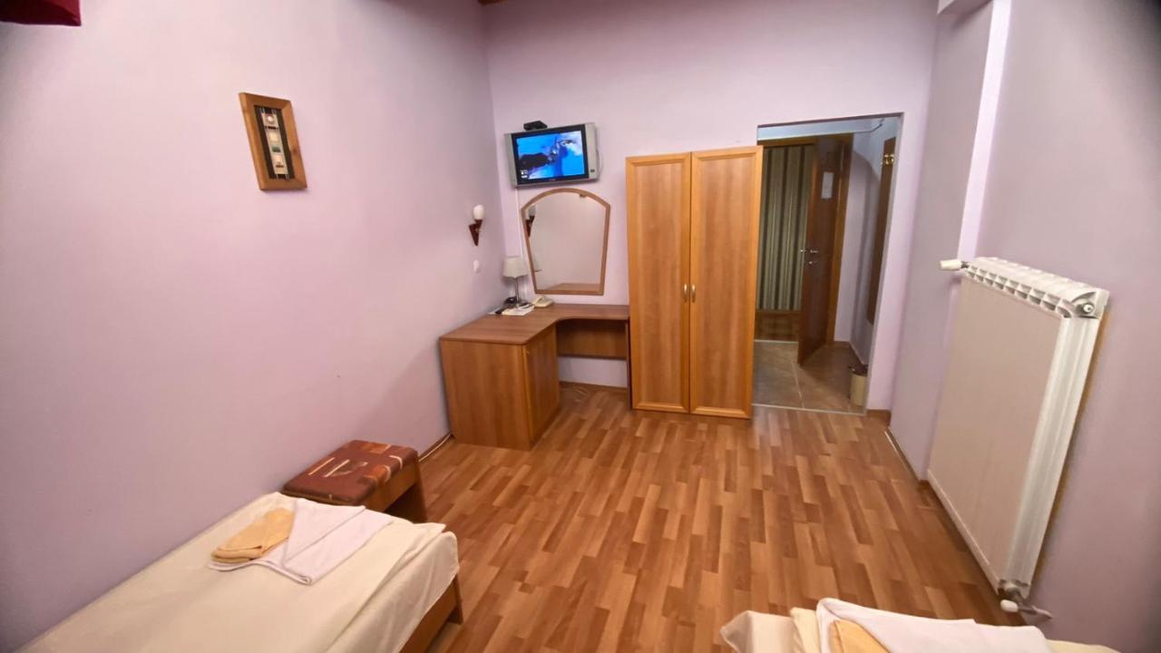 Хотел Галина Палас Srem Cameră foto
